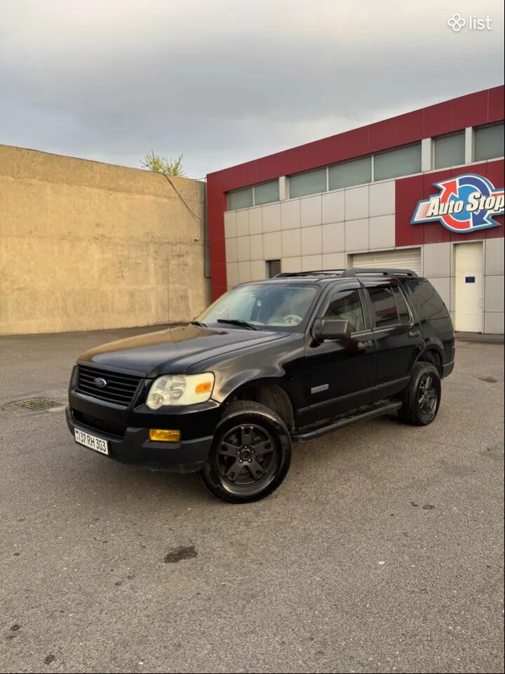 2006 Ford Explorer, 4.0L, all wheel drive, gas