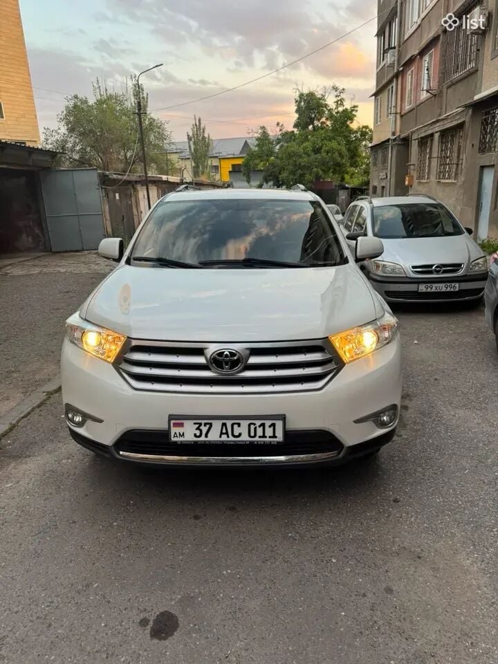 2012 Toyota Highlander, 3.5L, all wheel drive