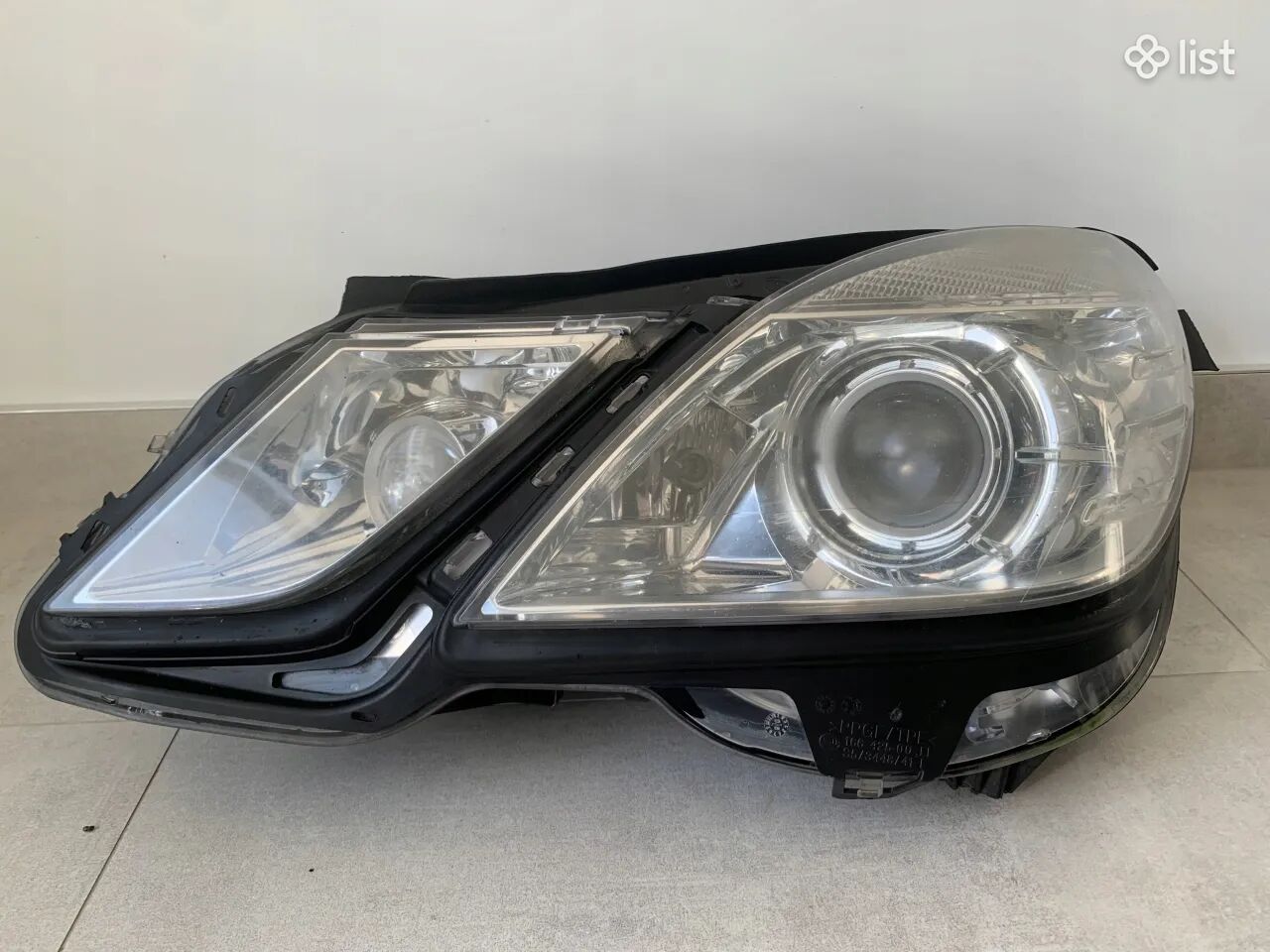 Պահեստամասեր Mercedes W212 դիմացի ձախ կողմի քսենոնով ֆառ օրիգինալ թարմ վիճակում