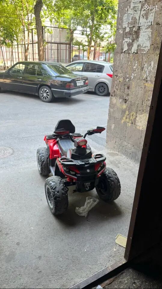 Կվադրոցիկլ Կարմիր