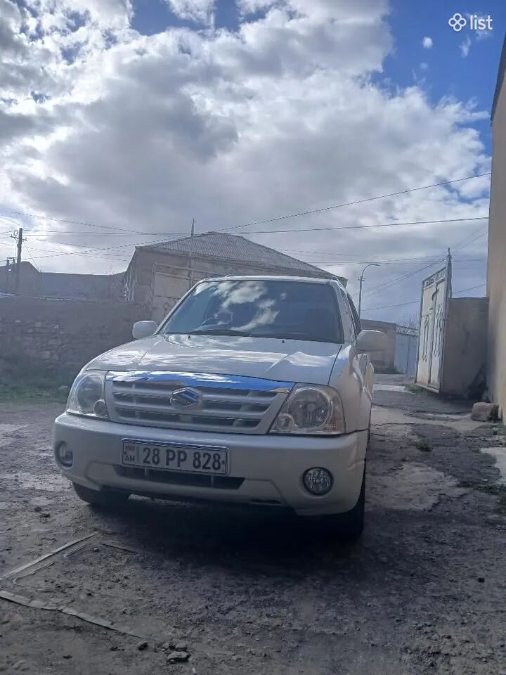 2004 Suzuki Grand Escudo, 2.7L, all wheel drive, gas
