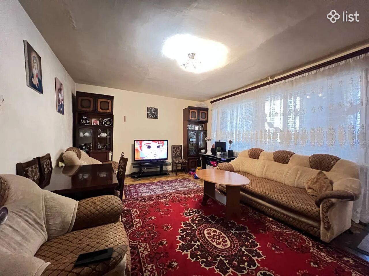 Spacious 1 room apartment on Nar-Dos Street in the center, 54 sq.m., 3/13 floor, high ceilings