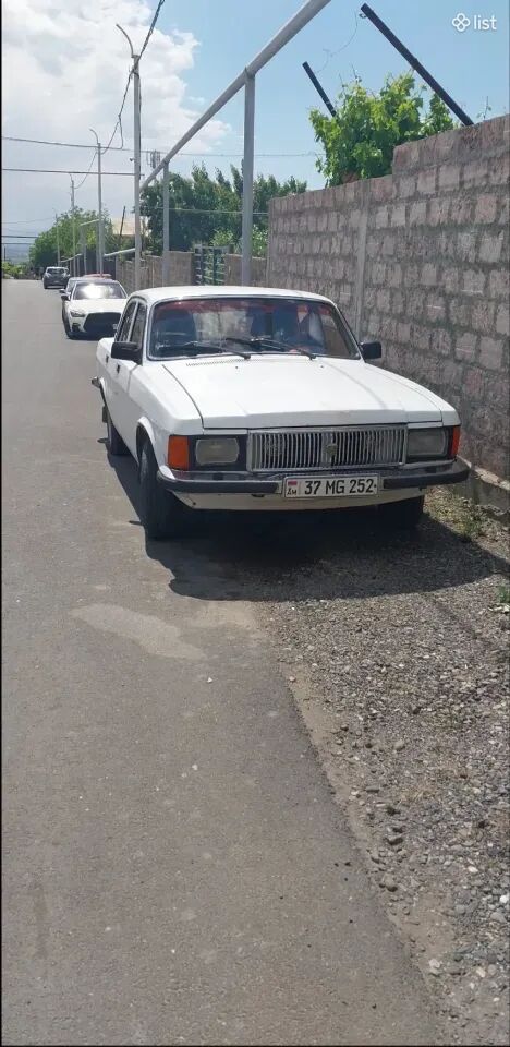 1984 GAZ (ГАЗ) 3102 Volga, 2.4L, gas, white