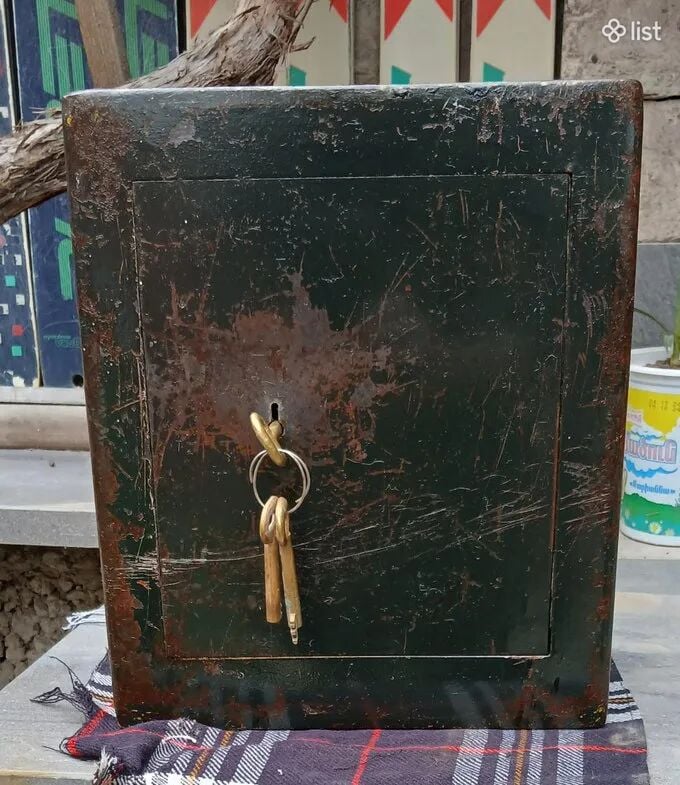 Մետաղական սեյֆ բանալիով, металлический сейф с ключом