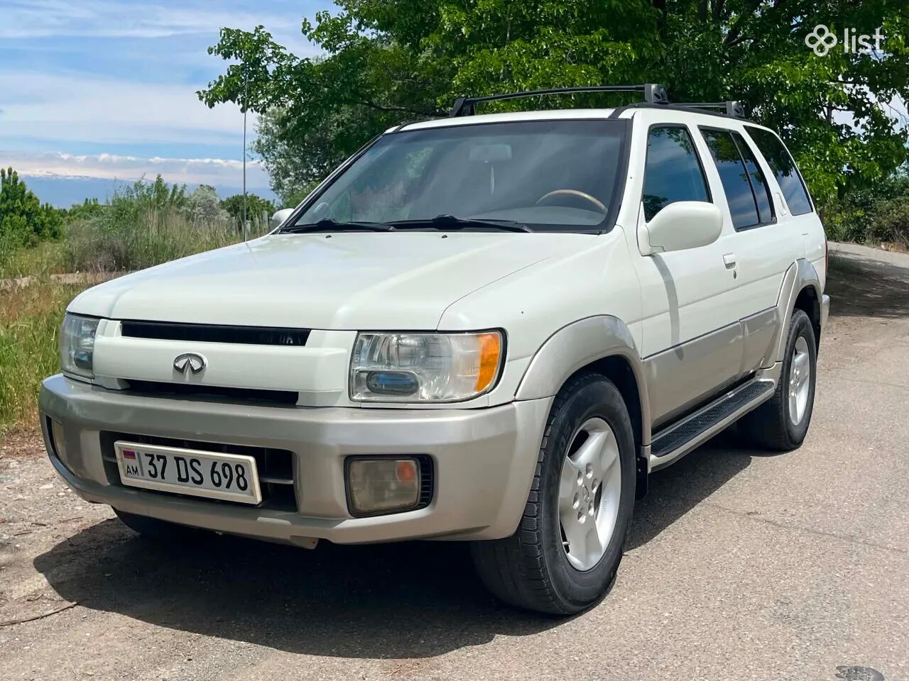 2000 Infiniti QX4, 3.5L, all wheel drive, gas