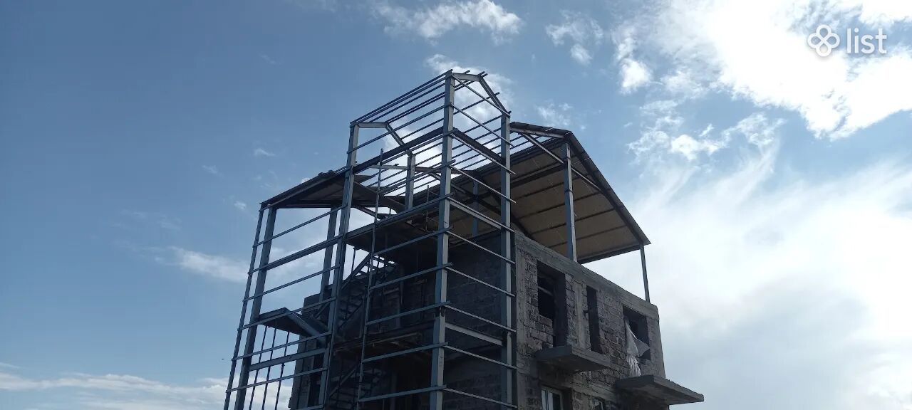 Տանիքագործ' Տանիքների կառուցում ֆերմաներ մետաղական կոնստրուկցյաներ էկո տուն
