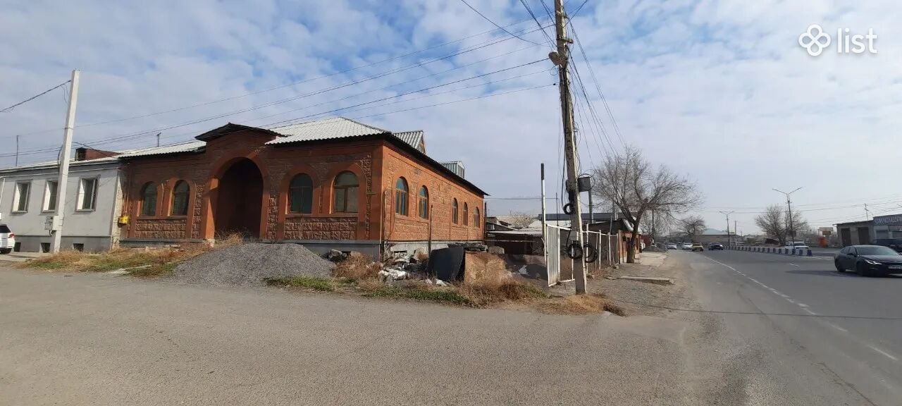 Երկու հարկանի քարե տուն Փարաքարում, 440 քմ, 622 քմ հողի վրա, 3+ սանհանգույց