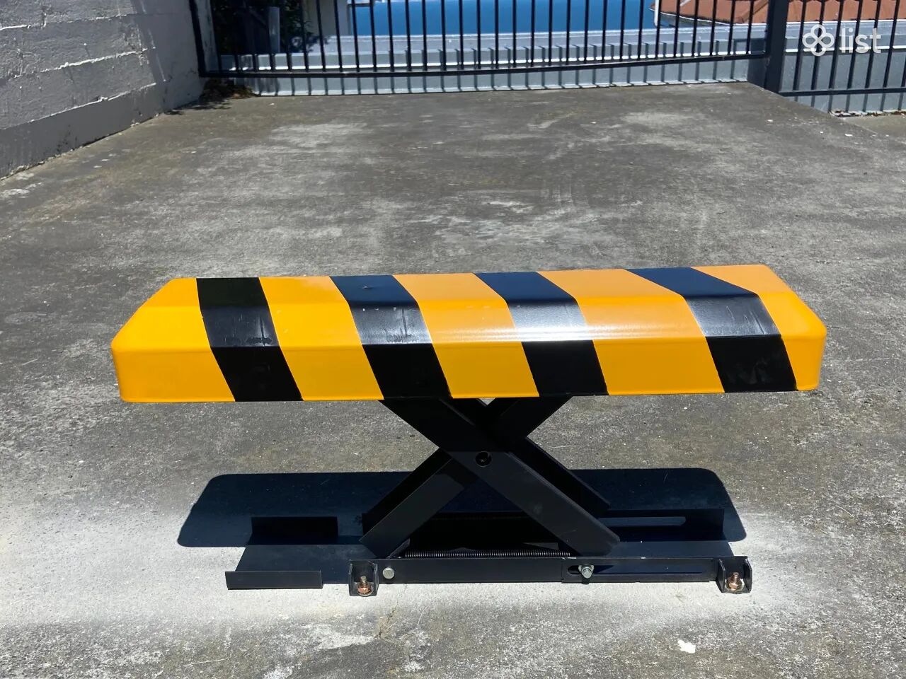 Parking արգելափակոց երկաթե, պուլտով բանալիով