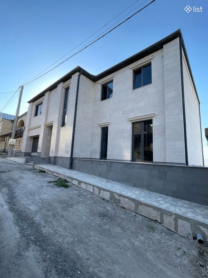 Three story house on Amaranotsayin Street in Jrvezh, 410 sq.m., on a 510 sq.m. land, 3+ bathrooms