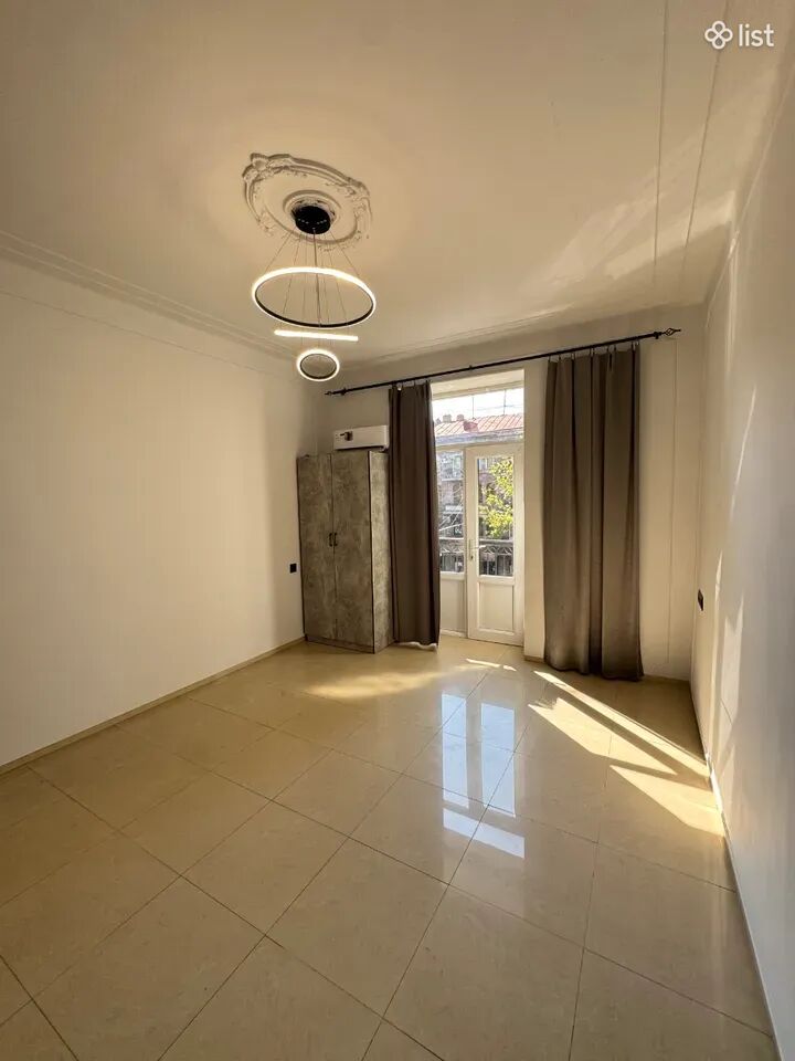 2 room apartment on Mashtots Avenue in the center, 45 sq.m., 3/5 floor, high ceilings