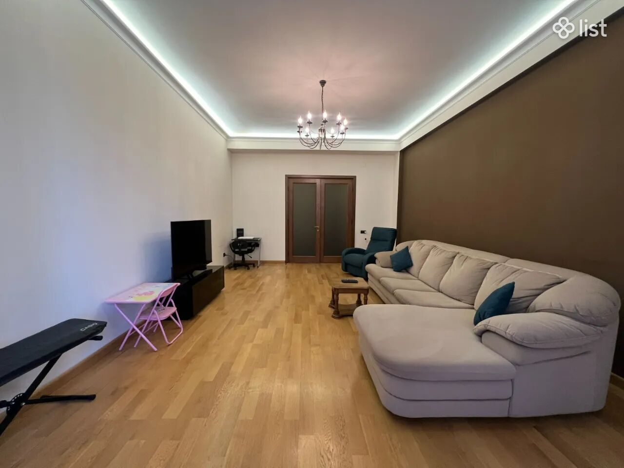 4 room apartment in a new building on Aram Street in the center, 110 sq.m., 4/15 floor, 2 bathrooms