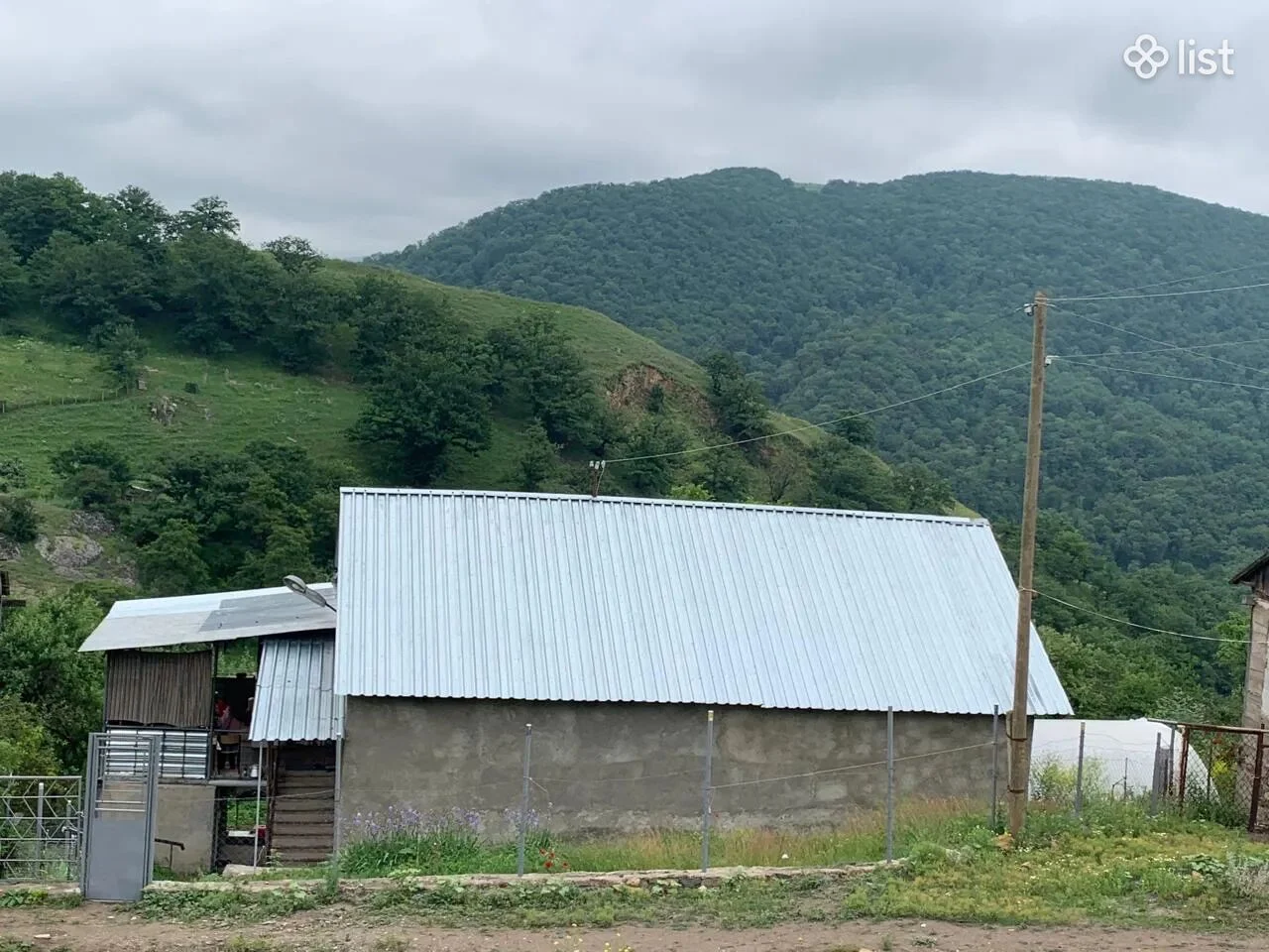 Երկու հարկանի քարե ամառանոց Անտառամեջում, 100 քմ, 5000 քմ հողի վրա, 2 սանհանգույց