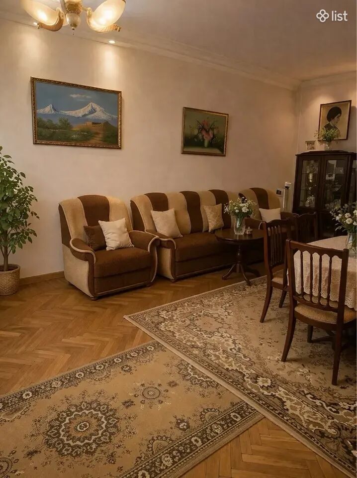 Three story stone house on Muratsan Street in Erebuni, 350 sq.m., on a 200 sq.m. land, 2 bathrooms
