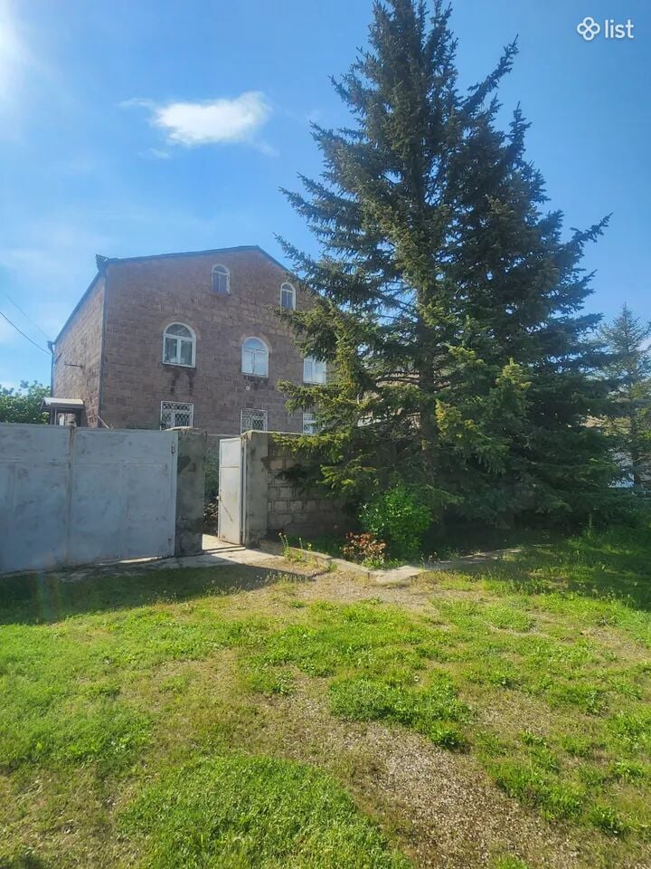 Three story stone house on 1st Street in Abovyan, 200 sq.m., on a 650 sq.m. land, 3+ bathrooms