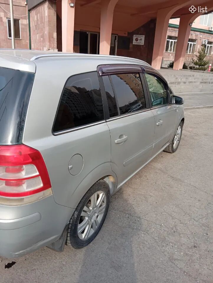 2009 Opel Zafira wagon, 2.0L, gas