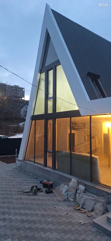 Պենթհաուսների եռանկյունի տների կառուցում