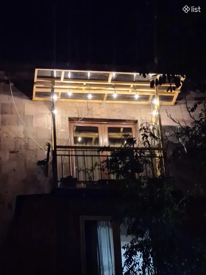 3 սենյականոց բնակարան Արցախի պողոտայում Էրեբունիում, 43 քմ, քարե շենք