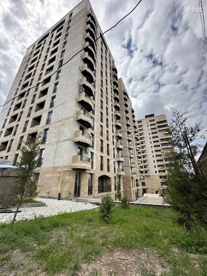 4 սենյականոց բնակարան նորակառույց շենքում Կարապետ Ուլնեցու փողոցում Քանաքեռ-Զեյթունում, 124 քմ