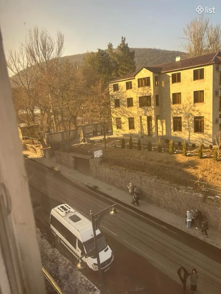 2 սենյականոց բնակարան Օլիմպիադիայի փողոցում Ծաղկաձորում, 60 քմ, քարե շենք