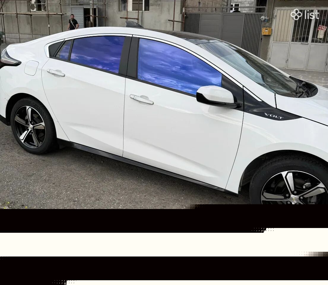 2016 Chevrolet Volt hatchback, 1.5L, hybrid, white