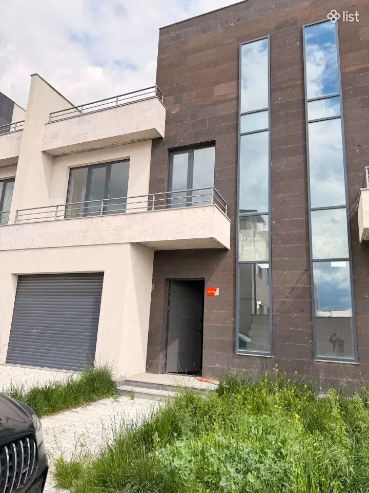Three story townhouse, Աշտարակի խճուղի 49/38 in Ajapnyak, 236 sq.m., on a 200 sq.m. land