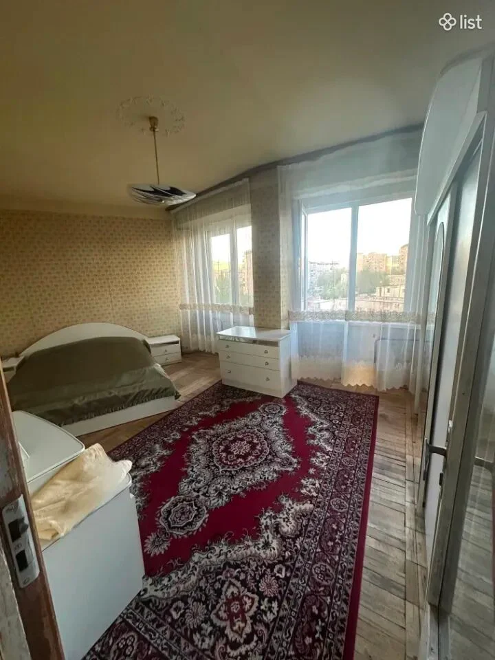 3 room apartment on Khaghagh Doni Street in Erebuni, 90 sq.m., high ceilings