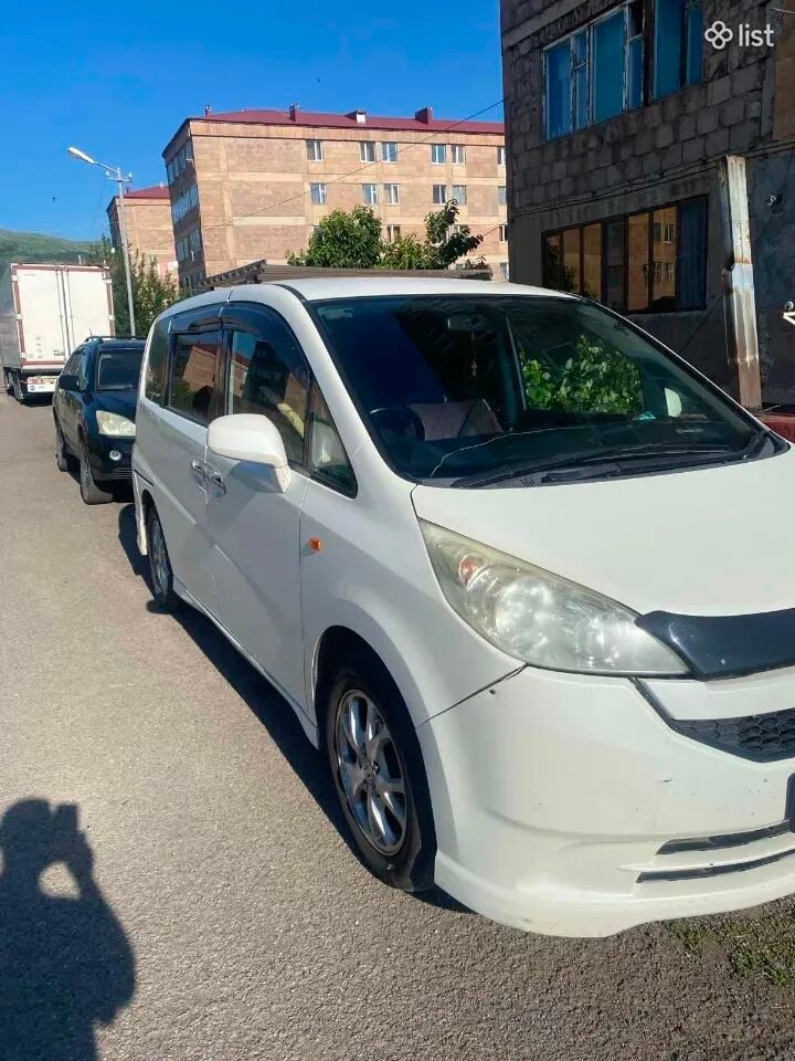 2005 Honda Stepwgn, 2.0L, all wheel drive, gas