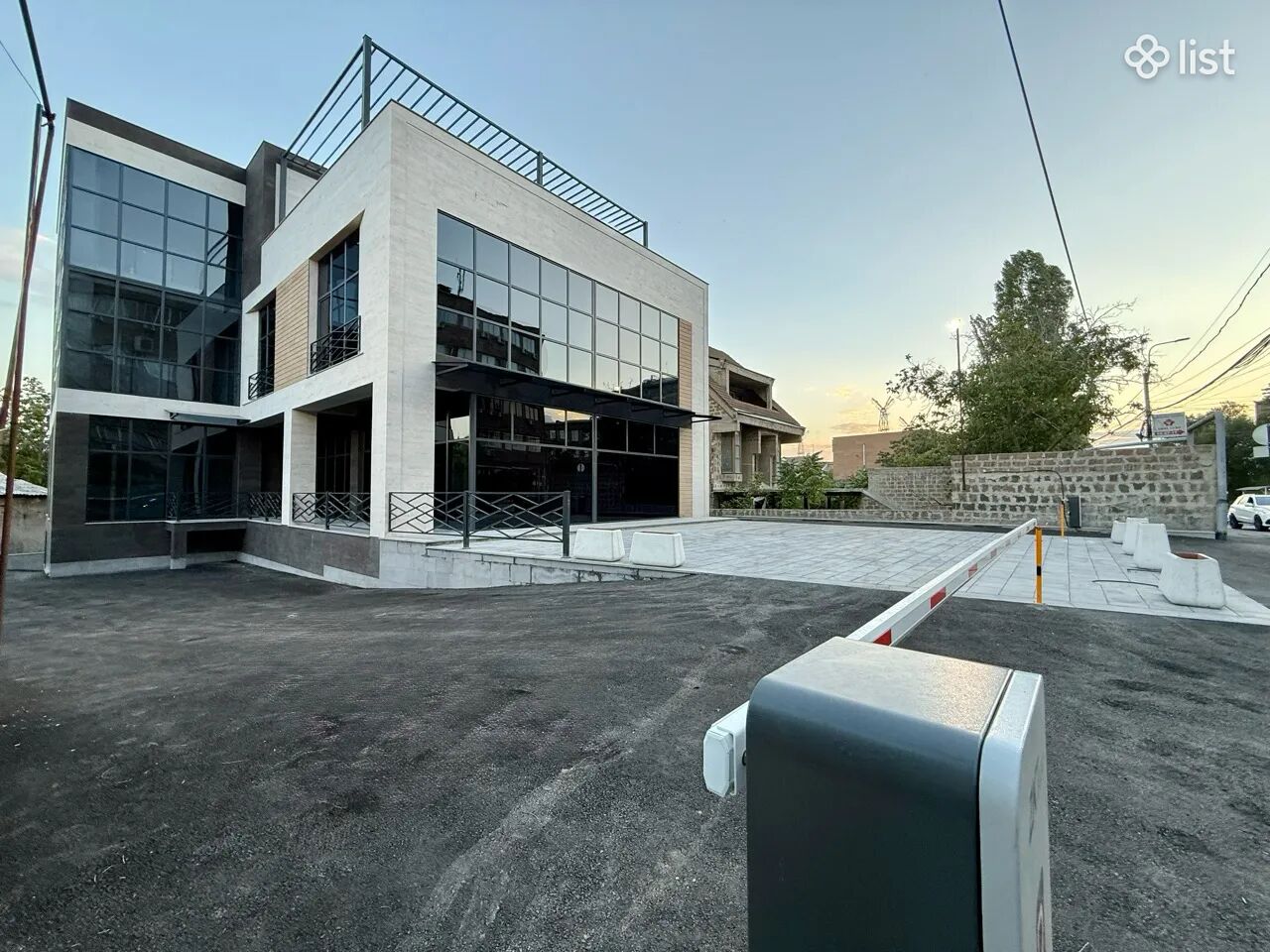 Office Space on Armenak Armenakyan Street in Nork-Marash, 300 sq.m.