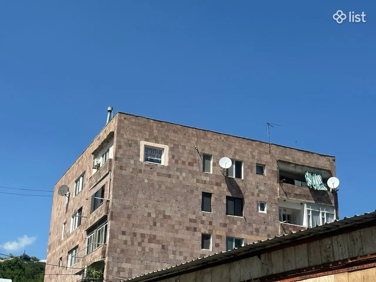 3 room apartment on Kalinin Street in Dilijan, 75 sq.m., high ceilings, stone building