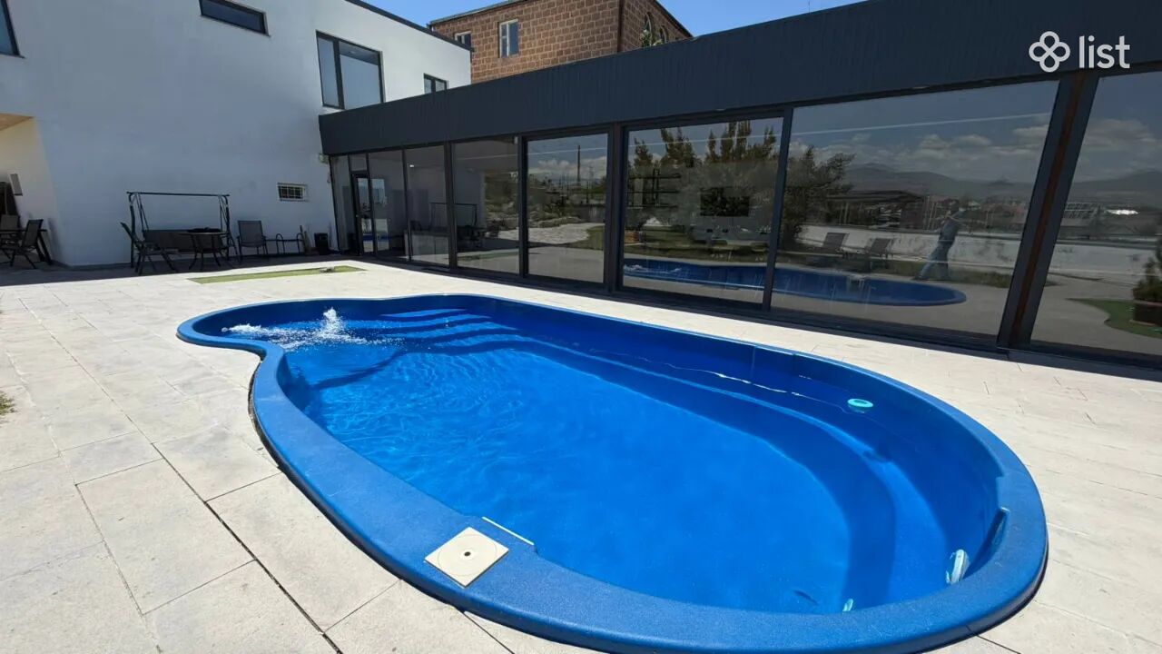 Two story country house in Verin Ptghni, 250 sq.m., on a 1000 sq.m. land, 3+ bathrooms