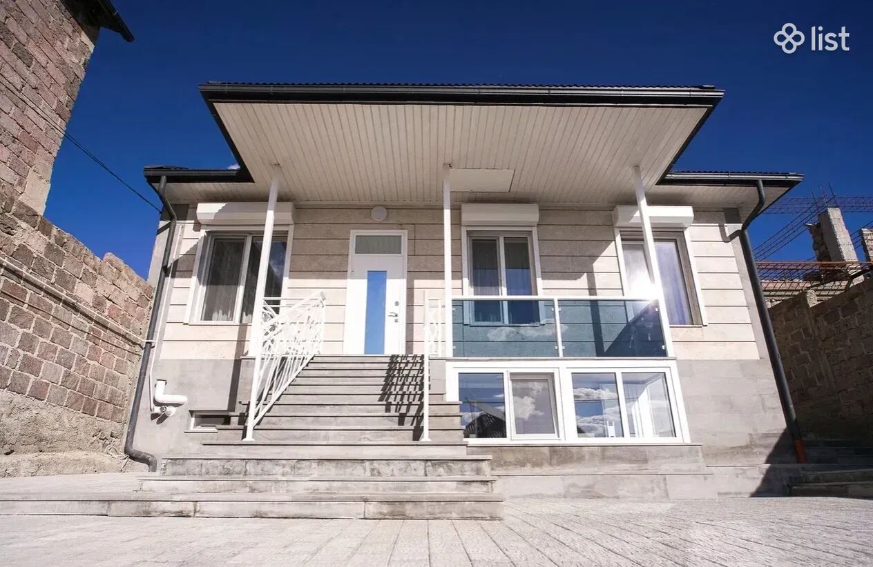 Single story stone house on Petros Duryan 5th Street in Avan, 170 sq.m., on a 500 sq.m. land